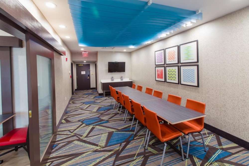 Holiday Inn Express Hotel & Suites Harriman Image 22