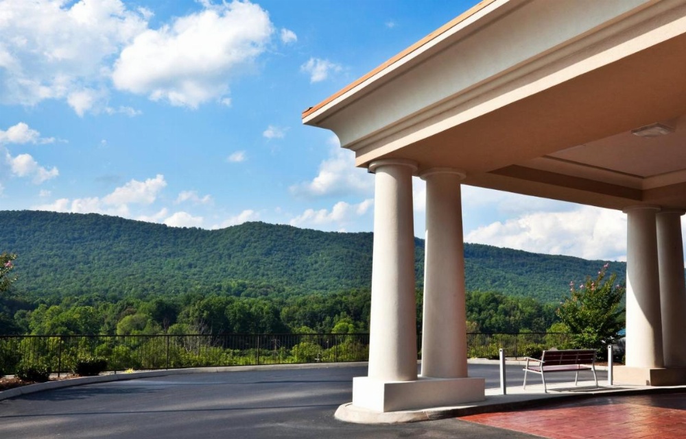 Holiday Inn Express Hotel & Suites Harriman Image 27