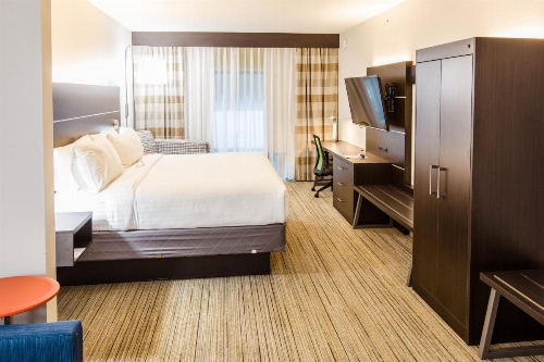 Holiday Inn Express Hotel & Suites Harriman image 5